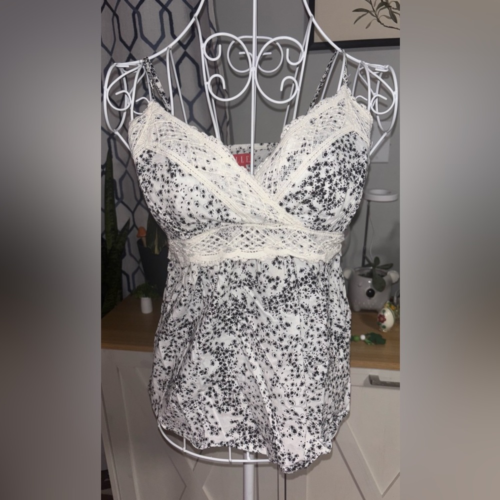 Elle Lace Trim Tank, Size XS.